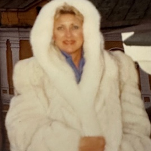 VINTAGE/GENUINE FULL LENGTH ARCTIC WHITE FOX FUR COAT WITH ATTACHED HOOD - Picture 1 of 8